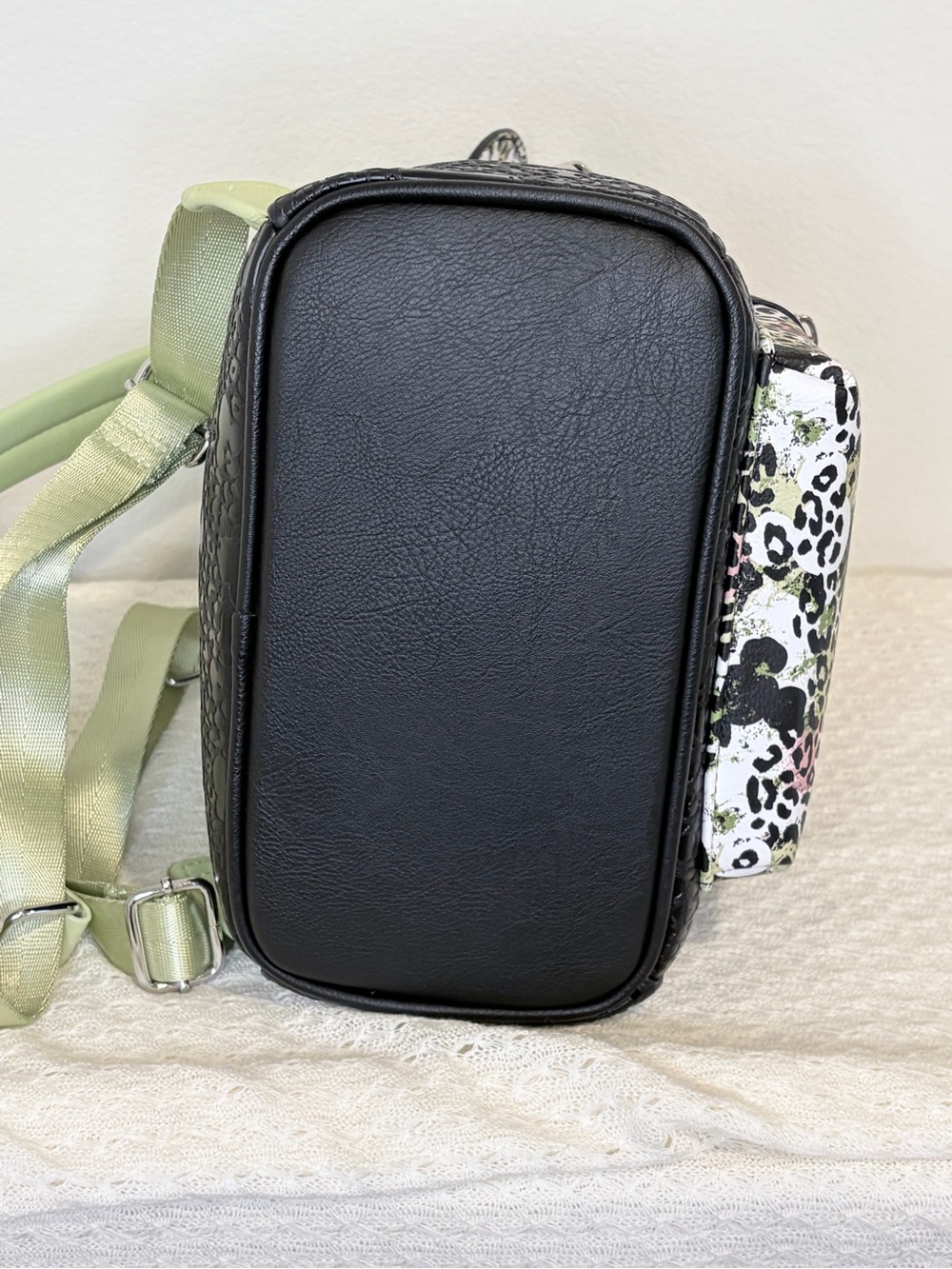 Disney x Loungefly Minnie Mouse Safari Mini Backpack - Picture 5 of 13